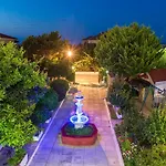 Villa Anna Apartments - 550M From The Beach, By Zantewize